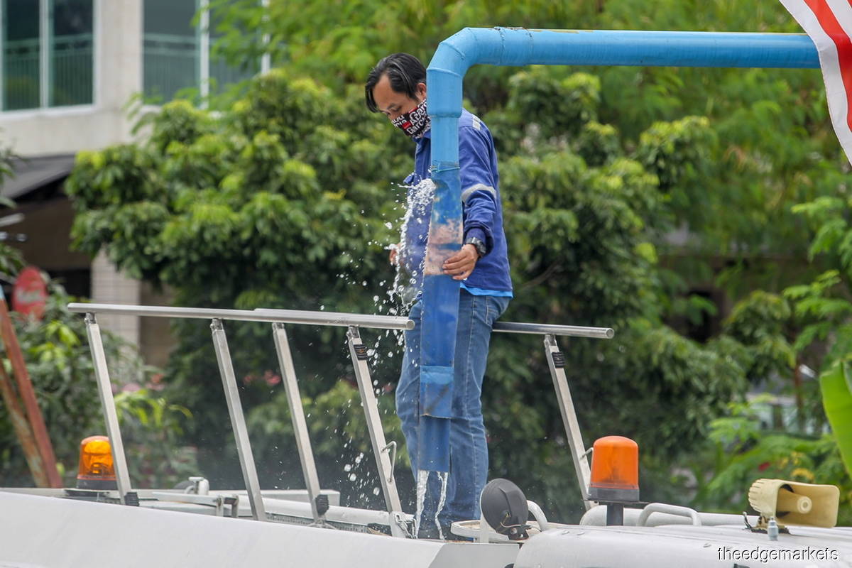 Air Selangor offered its thanks to all those affected for their patience and cooperation throughout the entire duration of the water disruption. (Photo by Mohd Shahril Basri/The Edge)